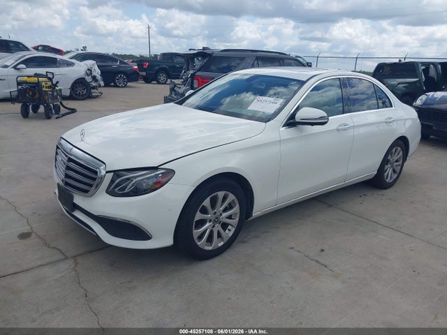 صورة 2 لـ 2019 Mercedes-BENZ E 300