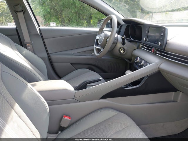 2021 Hyundai ELANTRA SE 照片 5