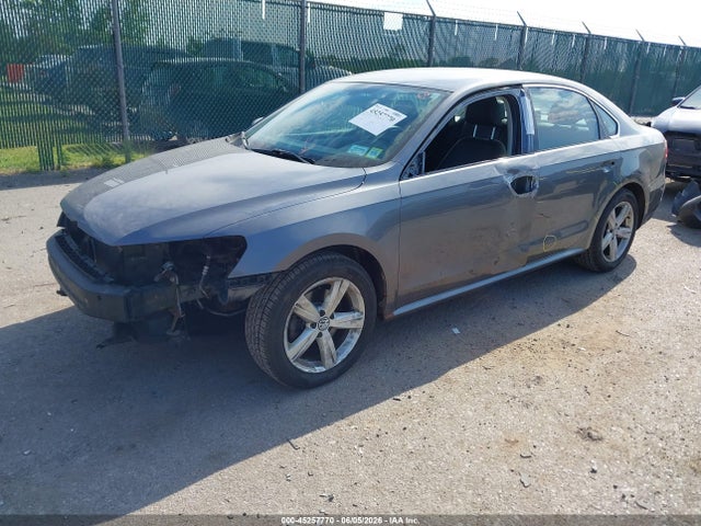2012 Volkswagen PASSAT 2.5L SE photo 2