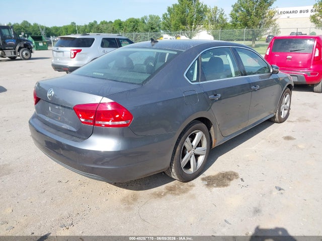2012 Volkswagen PASSAT 2.5L SE photo 4