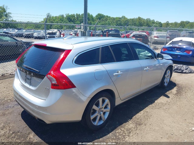 صورة مصغرة 4 لـ 2017 Volvo V60 T5 PLATINUM