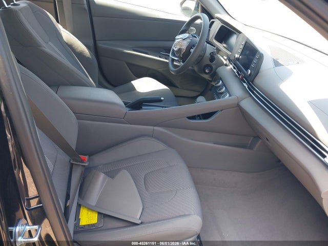 2025 Hyundai ELANTRA SE photo 5