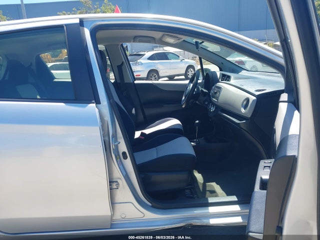 2012 Toyota YARIS LE 照片 5