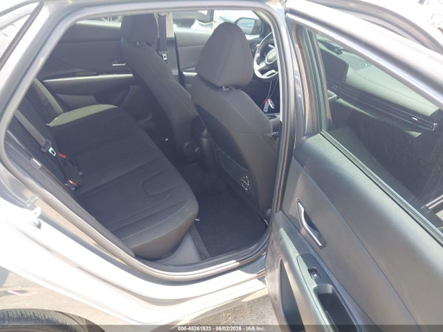 صورة 8 لـ 2024 Hyundai ELANTRA SEL