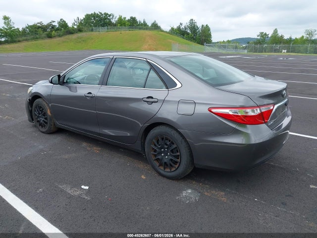 2016 Toyota CAMRY LE — фото 3