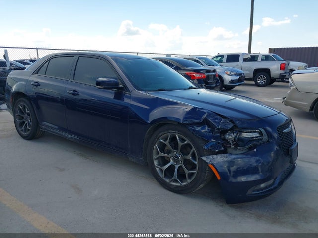 2015 Chrysler 300 300S photo 1