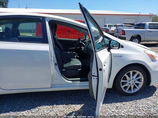 صورة 5 لـ 2013 Toyota PRIUS V FIVE