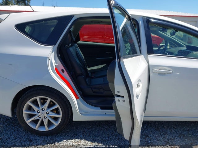 صورة 8 لـ 2013 Toyota PRIUS V FIVE