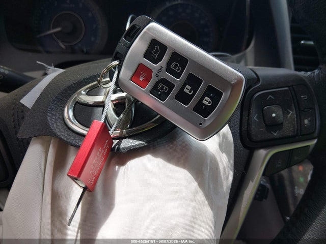 2019 TOYOTA SIENNA XLE 8 PASSENGER 11
