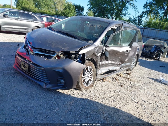 2019 TOYOTA SIENNA XLE 8 PASSENGER 2