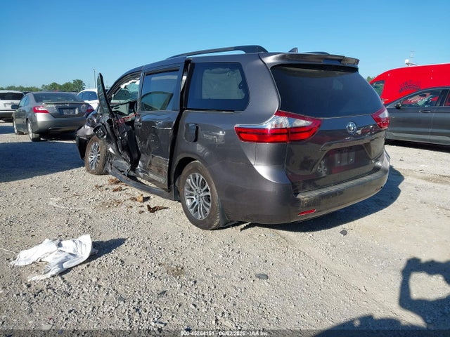 2019 TOYOTA SIENNA XLE 8 PASSENGER 3