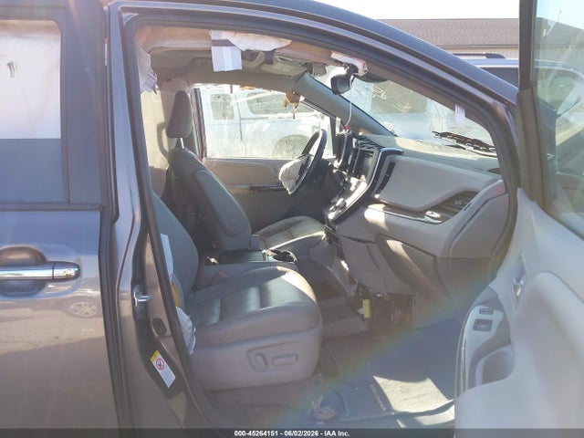2019 TOYOTA SIENNA XLE 8 PASSENGER 5