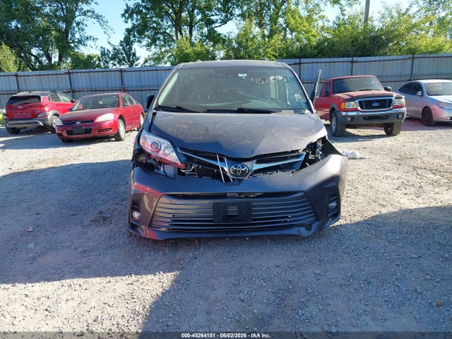 2019 TOYOTA SIENNA XLE 8 PASSENGER 6