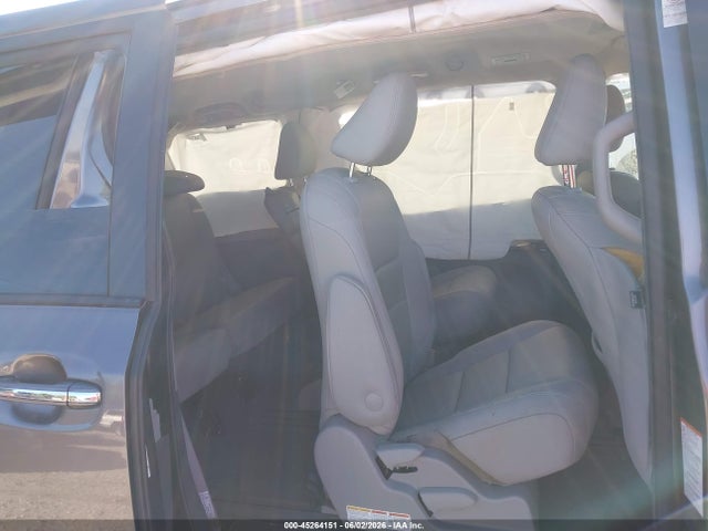 2019 TOYOTA SIENNA XLE 8 PASSENGER 8