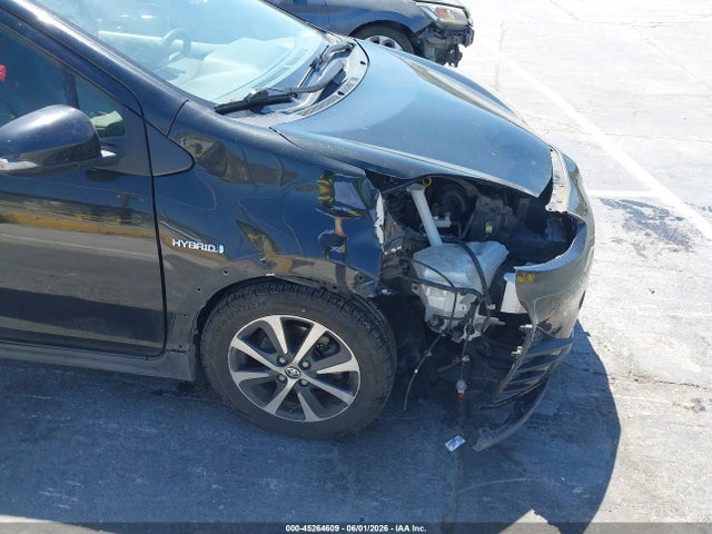 صورة 6 لـ 2018 Toyota PRIUS C THREE