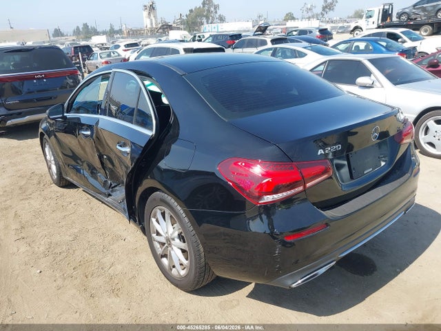 صورة 3 لـ 2019 Mercedes-BENZ A 220