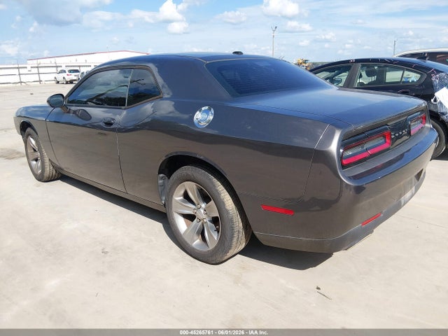 2016 Dodge CHALLENGER SXT — фото 3