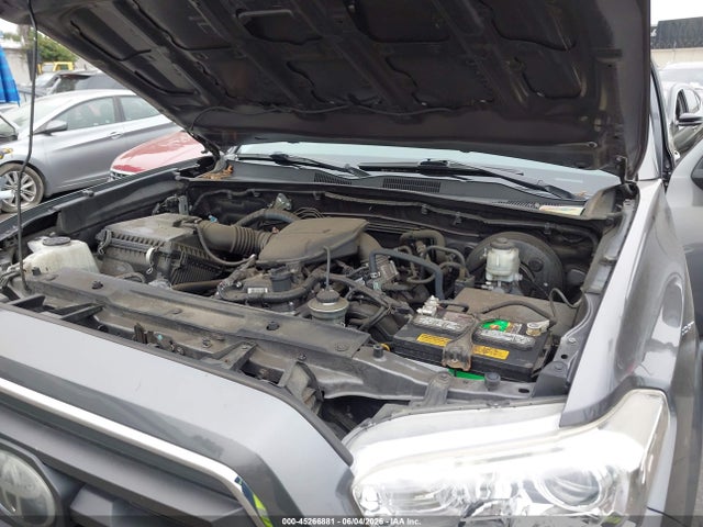 صورة 10 لـ 2020 Toyota TACOMA SR5