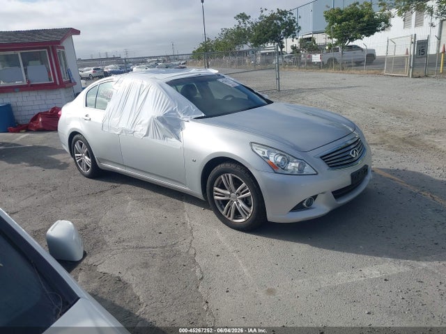 2015 INFINITI Q40 