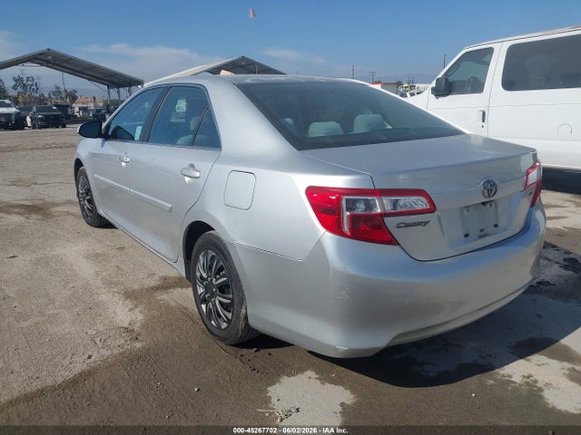 2013 Toyota CAMRY LE photo 3