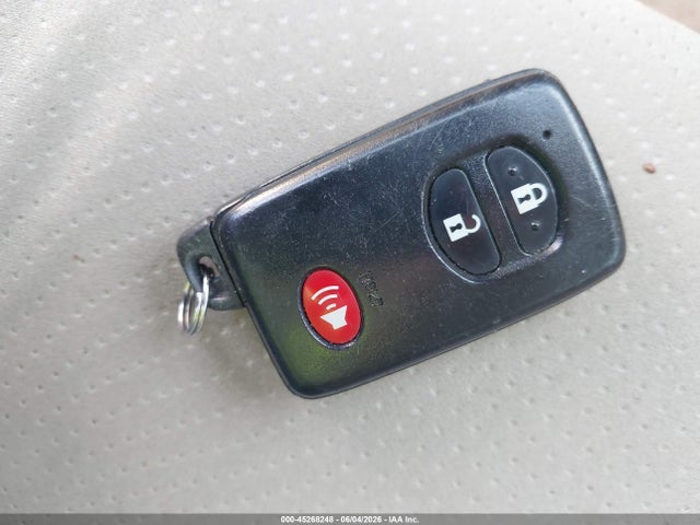 2010 Toyota PRIUS II — миниатюра 11