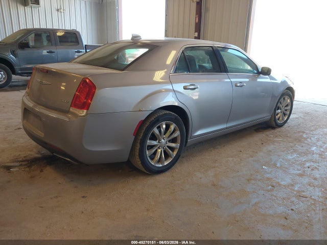 صورة 4 لـ 2015 Chrysler 300 LIMITED