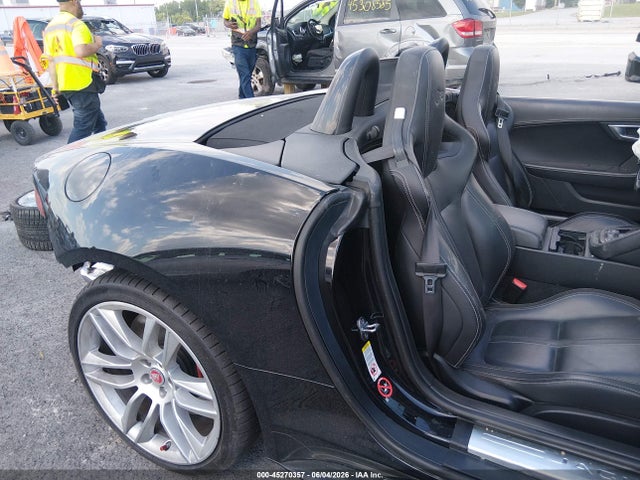 صورة 8 لـ 2016 Jaguar F-TYPE R
