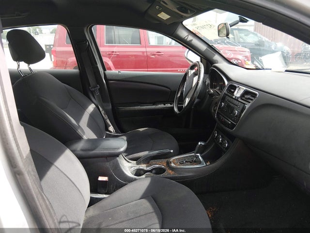 صورة 5 لـ 2014 Chrysler 200 TOURING