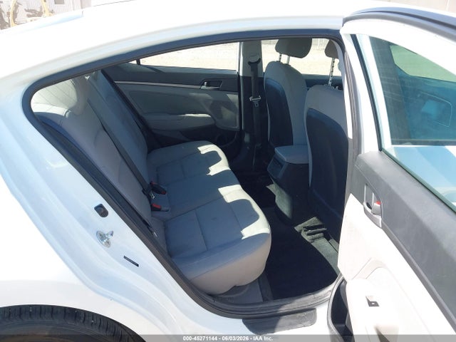 صورة 8 لـ 2017 Hyundai ELANTRA SE