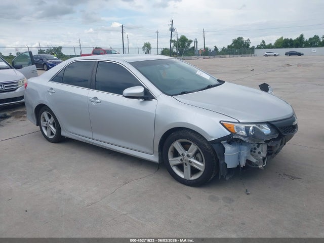 2014 TOYOTA CAMRY SE