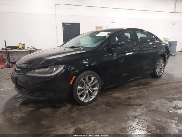 صورة 2 لـ 2015 Chrysler 200 S