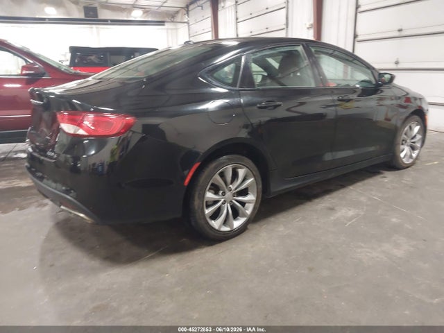 صورة 4 لـ 2015 Chrysler 200 S