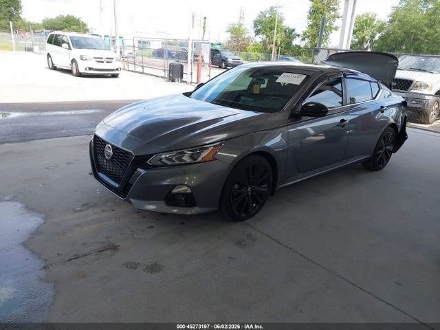 2022 Nissan ALTIMA SR FWD photo 2