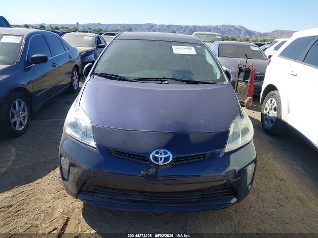 صورة 6 لـ 2014 Toyota PRIUS FOUR