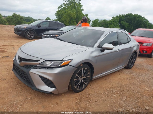 2020 Toyota CAMRY SE — фото 2