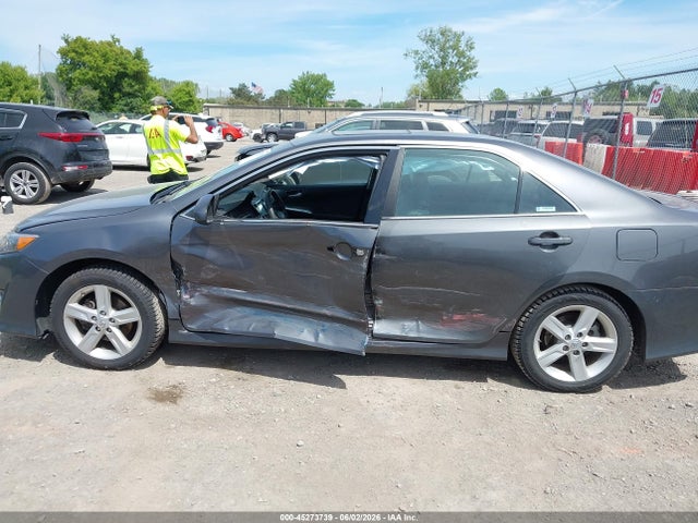 2014 Toyota CAMRY SE 缩略图 14