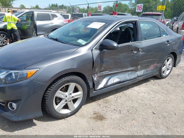 2014 Toyota CAMRY SE 照片 6
