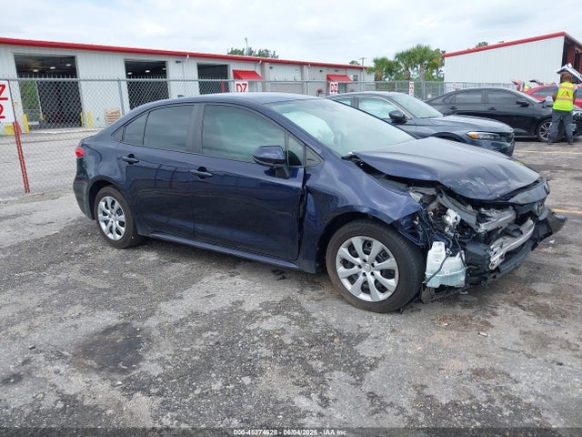 2022 Toyota COROLLA LE photo 1