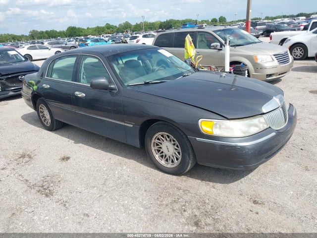 1999 LINCOLN TOWN CAR SIGNATURE