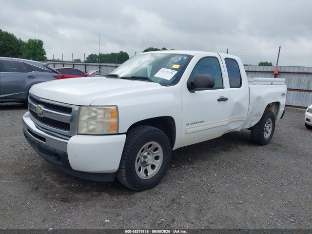 2010 Chevrolet SILVERADO 1500 LS 照片 2