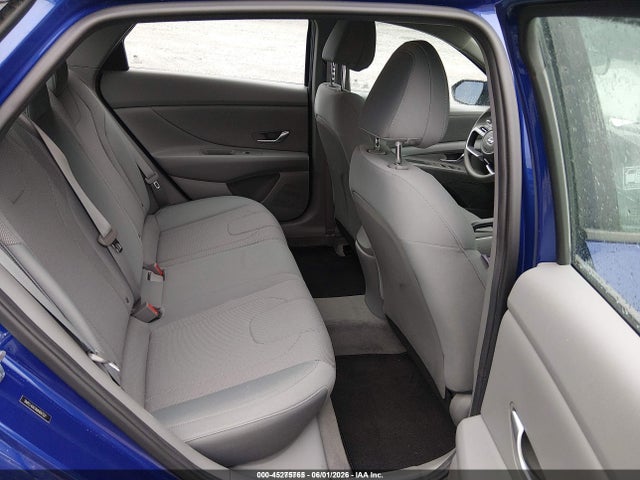 صورة 8 لـ 2021 Hyundai ELANTRA SE