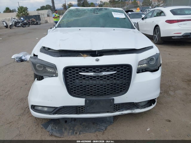 صورة 10 لـ 2018 Chrysler 300 300S AWD