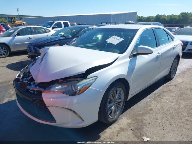 2017 Toyota CAMRY SE thumbnail 2