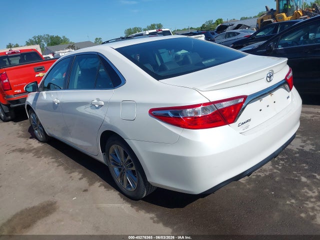 2017 Toyota CAMRY SE photo 3