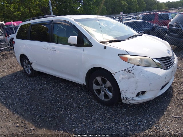 2014 TOYOTA SIENNA LE V6 8 PASSENGER