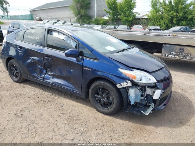 صورة 6 لـ 2015 Toyota PRIUS TWO