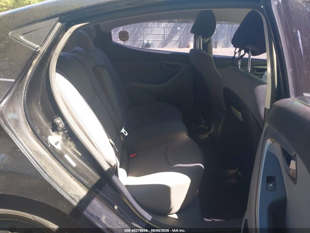 صورة 8 لـ 2016 Hyundai ELANTRA SE