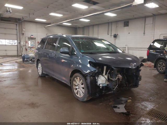 2014 TOYOTA SIENNA LE 7 PASSENGER
