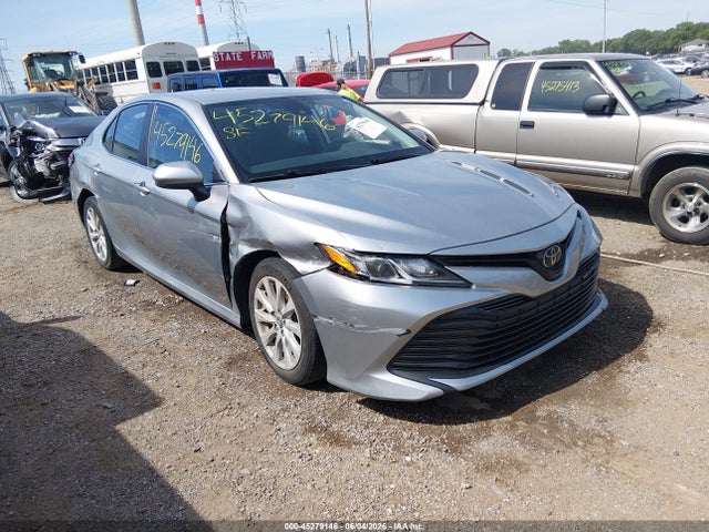 2019 Toyota CAMRY LE — фото 1