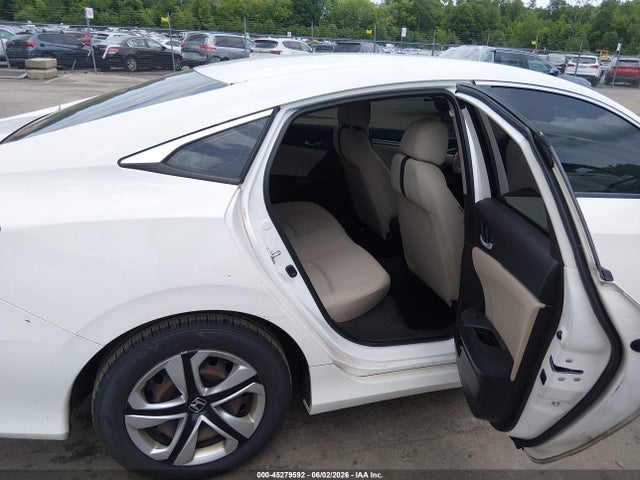 2018 Honda CIVIC LX — фото 8